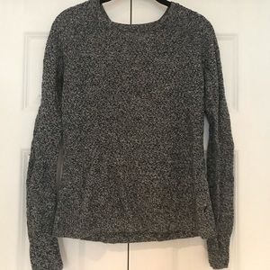 Black/white knit sweater with zipper detail